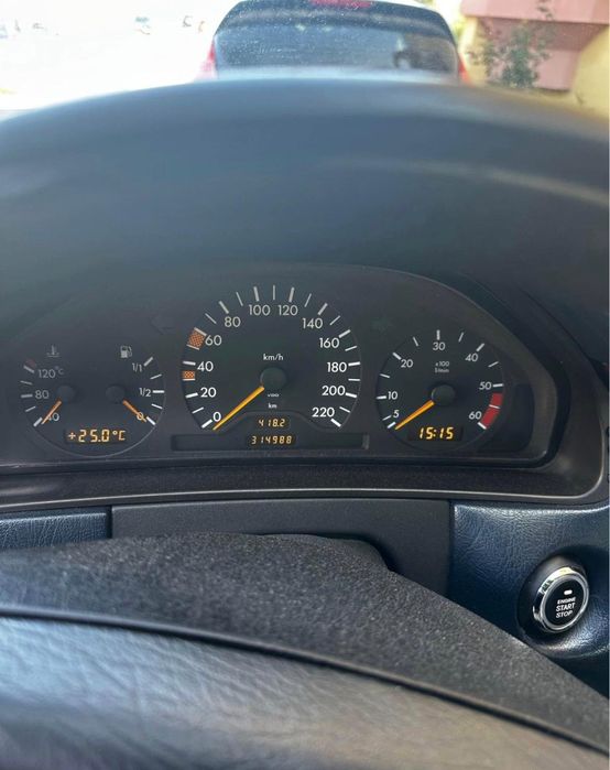 Mercedes e 220d a andar todos os dias