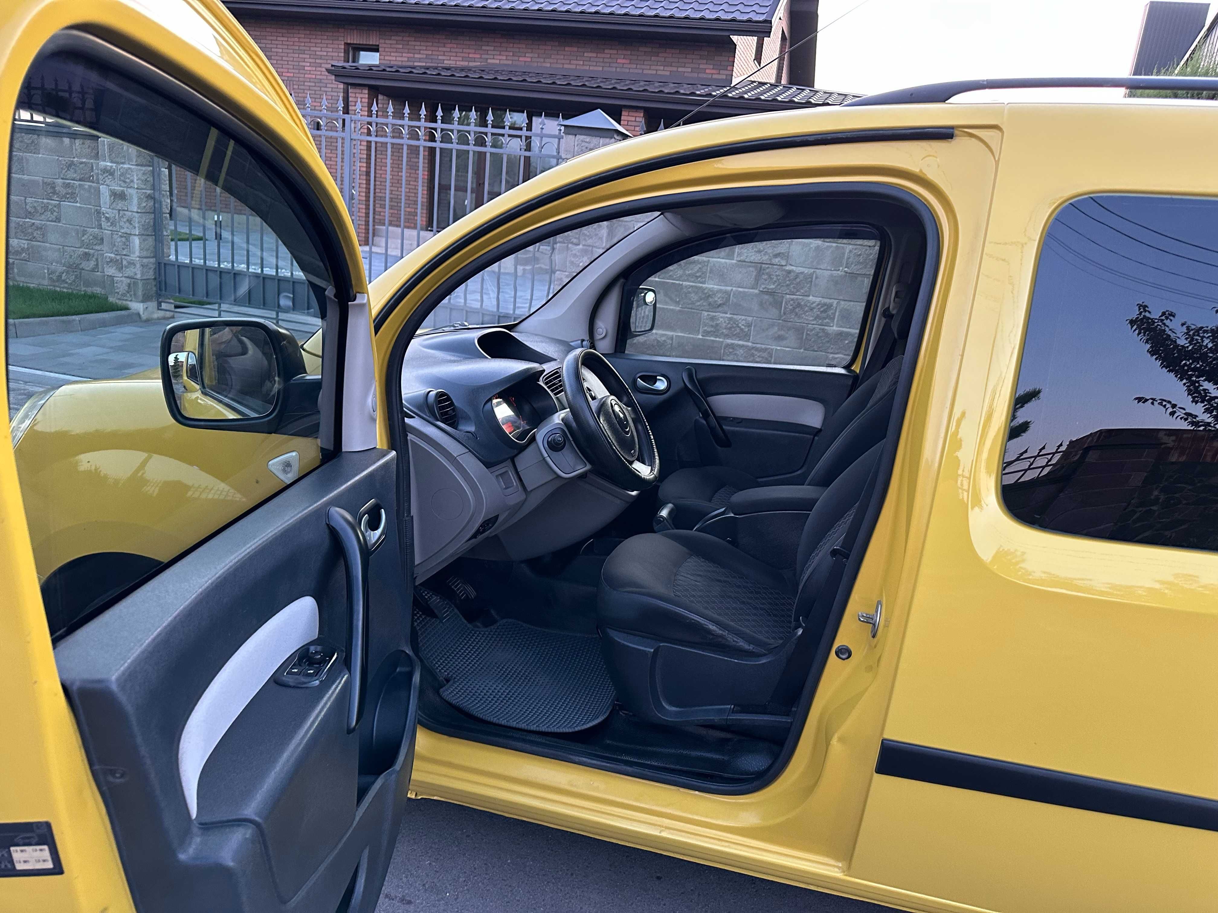 Renault Kangoo 2009 Оригінальний пасажир