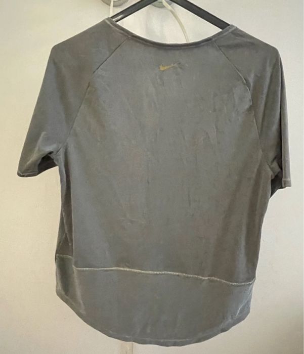 T-shirt desportiva Dry Fit.