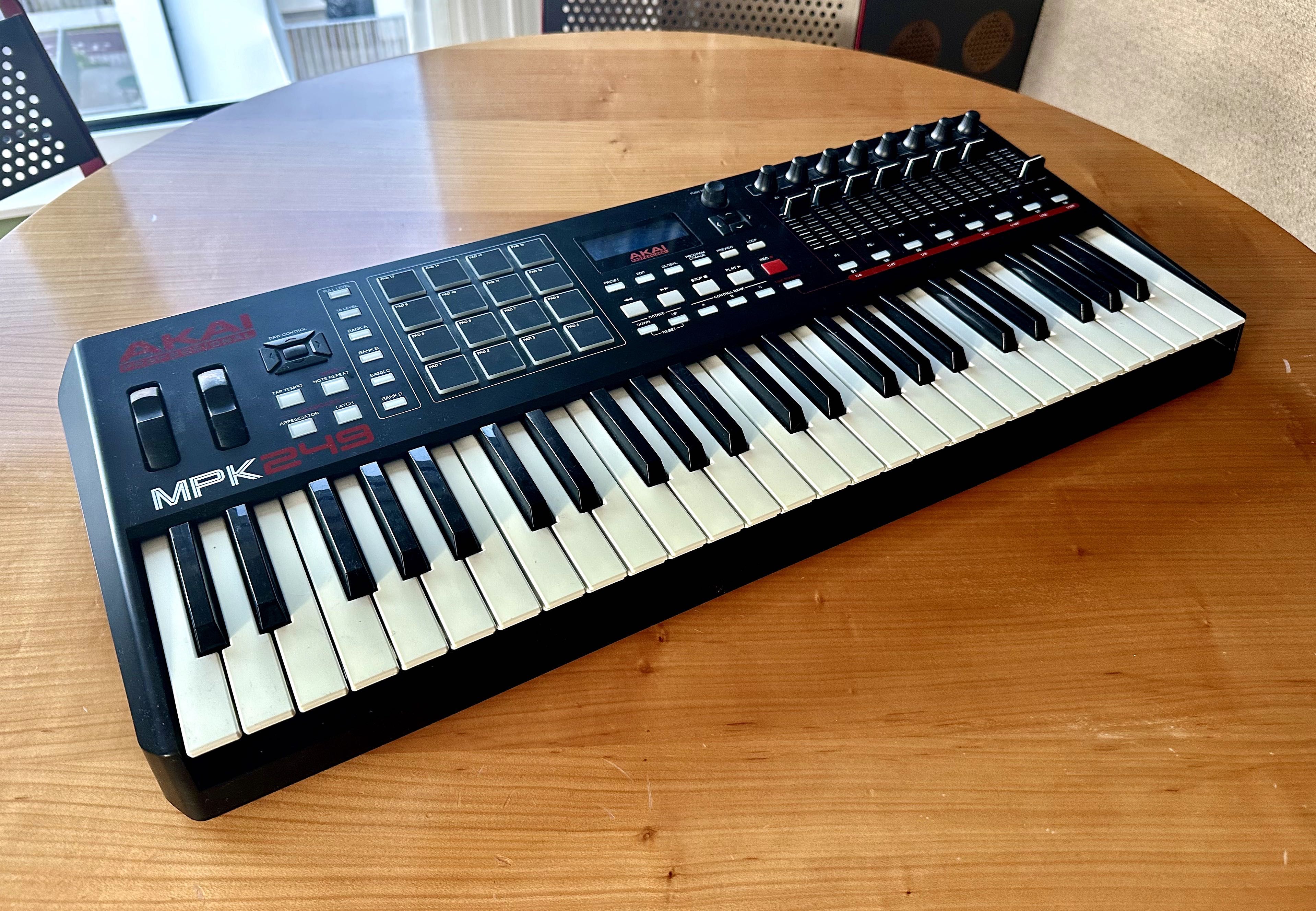 Akai MPK249 - klawiatura MIDI