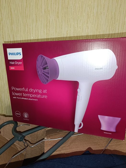 Фен Philips Series 3000.