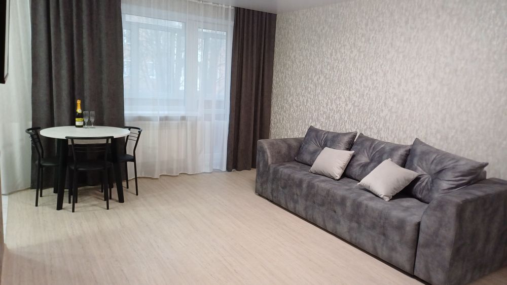 Здам подобово 1 кімнатну квартиру-студію.