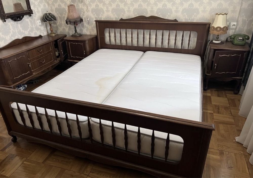Готова спальня з матрацом ( ліжко, 2 тумбочки, комод під дзеркало)