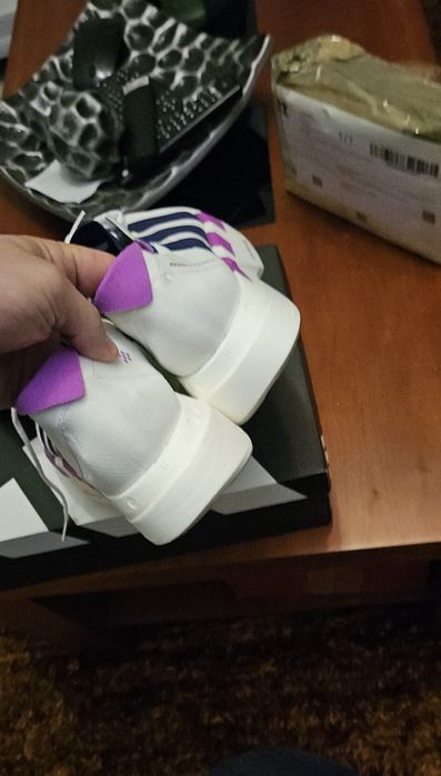 Adidas Adizero Adios Pro 4 número 43
Novas e originais, erro no tamanh