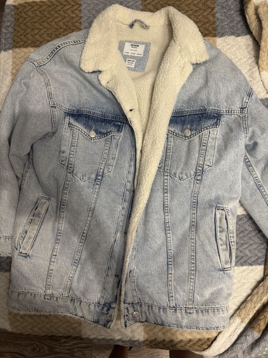 продам крурточку  джинсовую oвер bershka