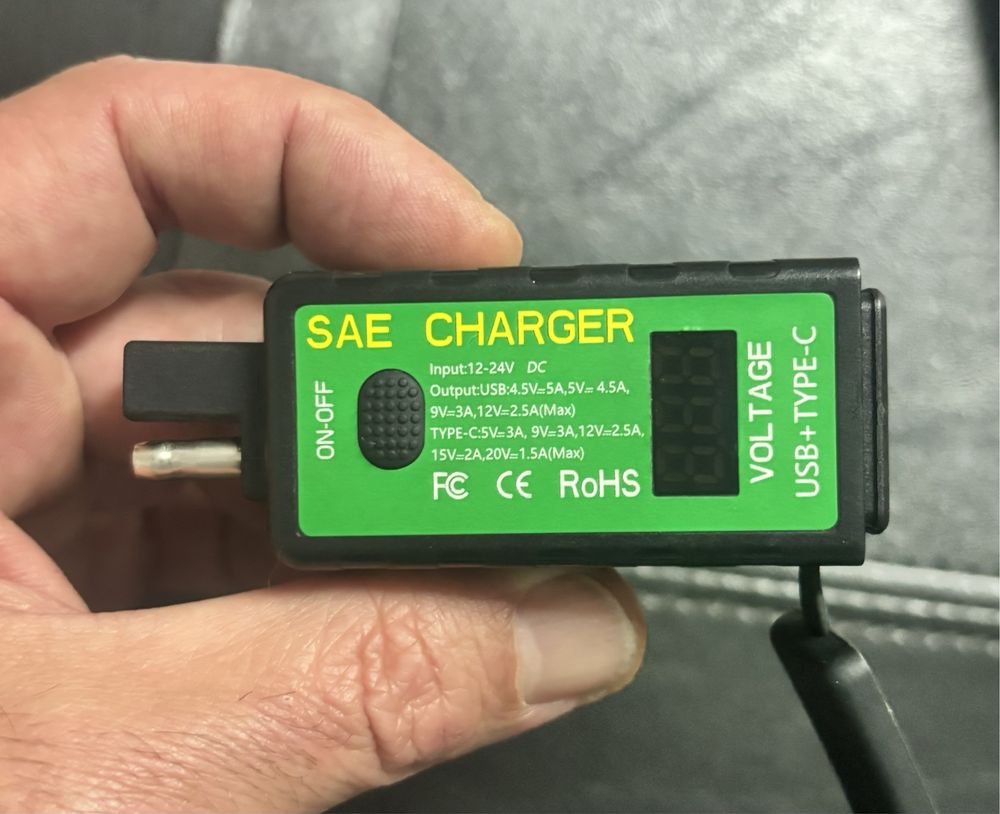 Carregador e Voltimetro 12v SAE + dual USB (acessorios auto)