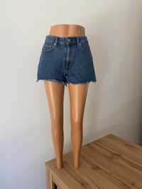 Krótkie jeansowe dżinsowe szorty spodenki z poszarpanym dołem