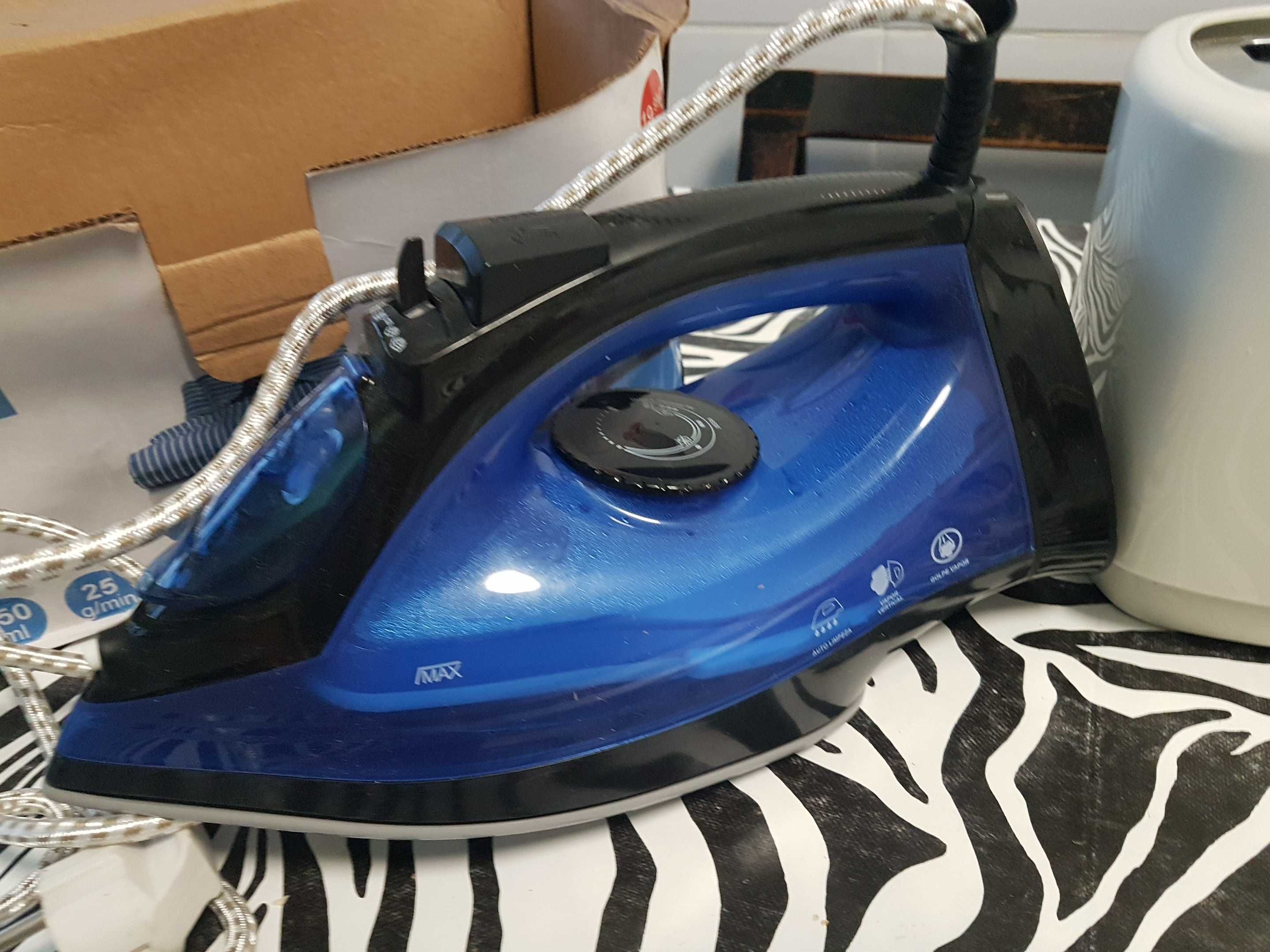 Lote electrodomésticos Torradeira, Picadora e ferro engomar