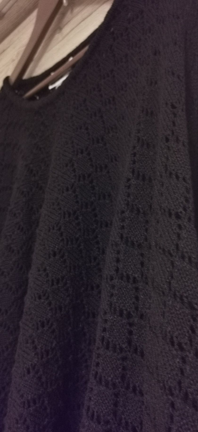 Ażurowe pancho czarne z frędzlami