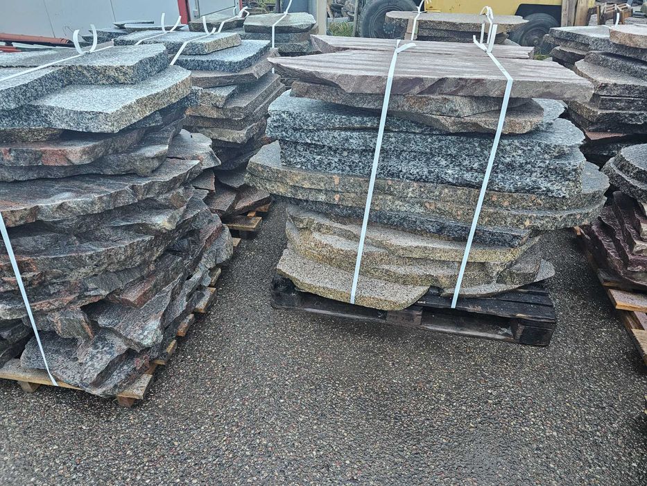 Kamień polny cięty o grubości 6cm.