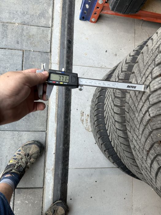 Kola zimowe 215/65r16 5x114,3 yokohama bluerth 2022
