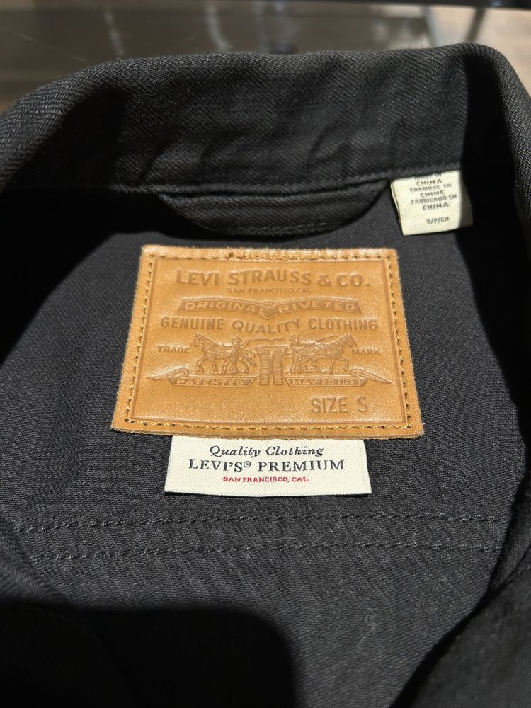 Черная джинсовая куртка Levi’s