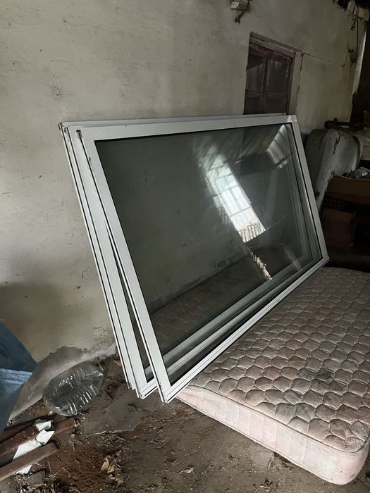 3 Portadas em aluminio lacado branco de correr