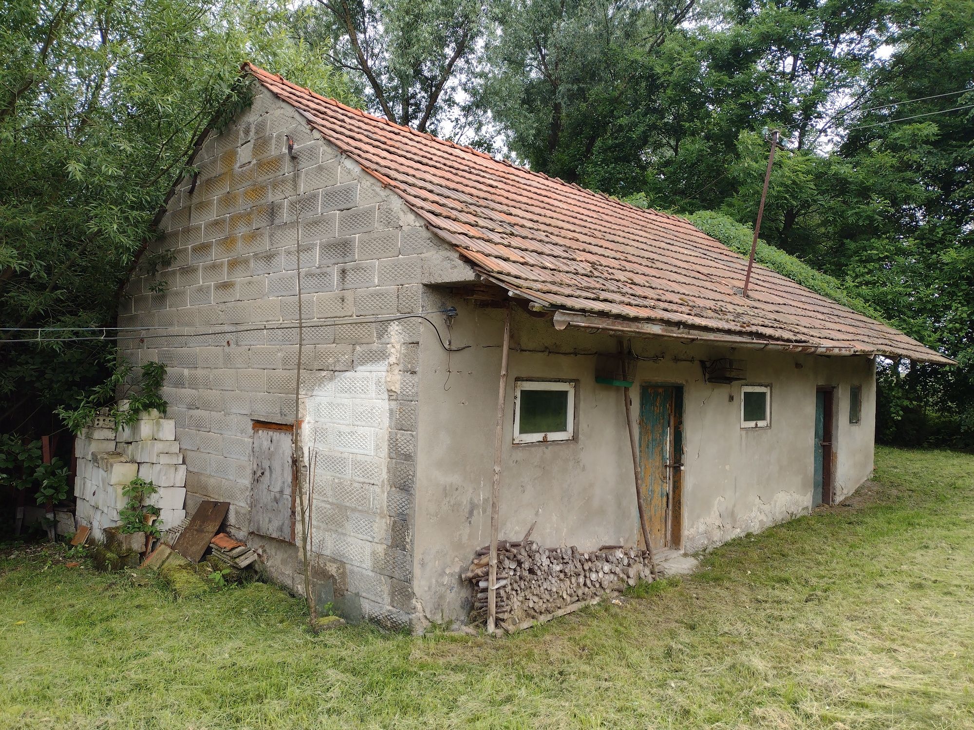 Budynek gospodarczy do rozbiórki.