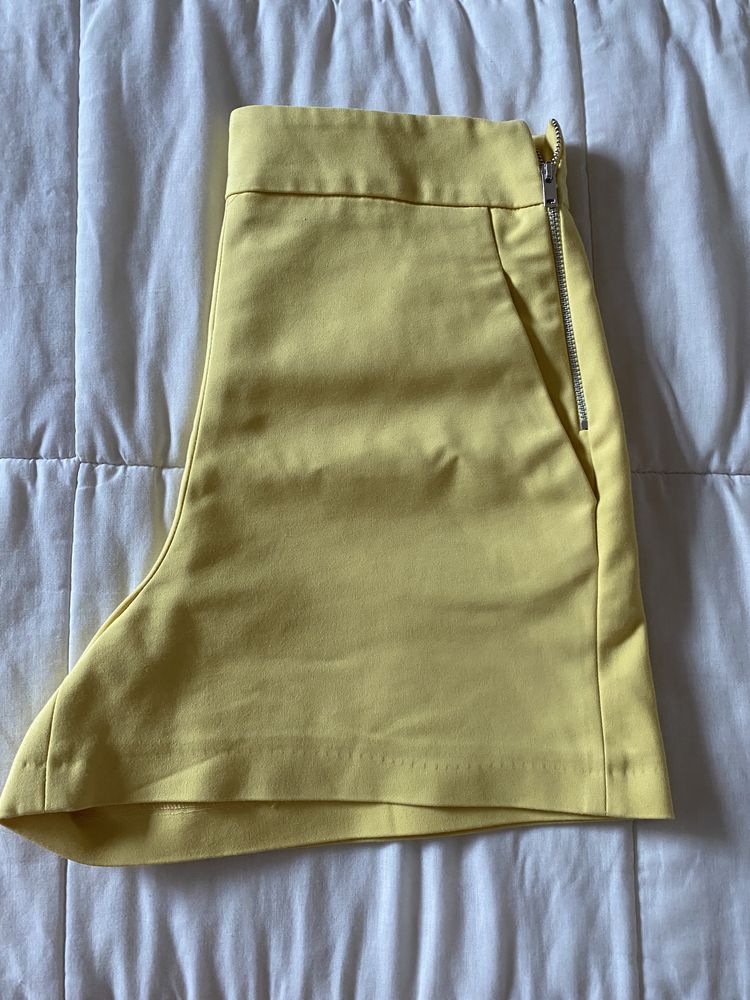 Calção amarelo Zara