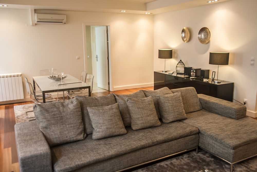 Sofá de 3 Lugares com Chaise-Longue – Cor Cinza