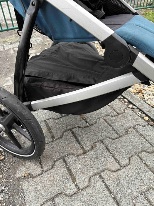 Wózek THULE Urban Glide 2 wraz z gondolą, stan bardzo dobry