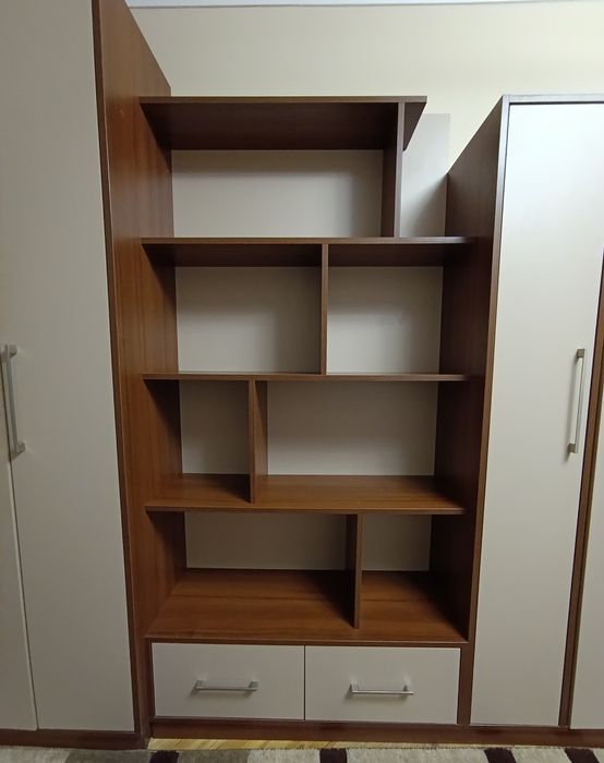 Стінка у двох кольорах