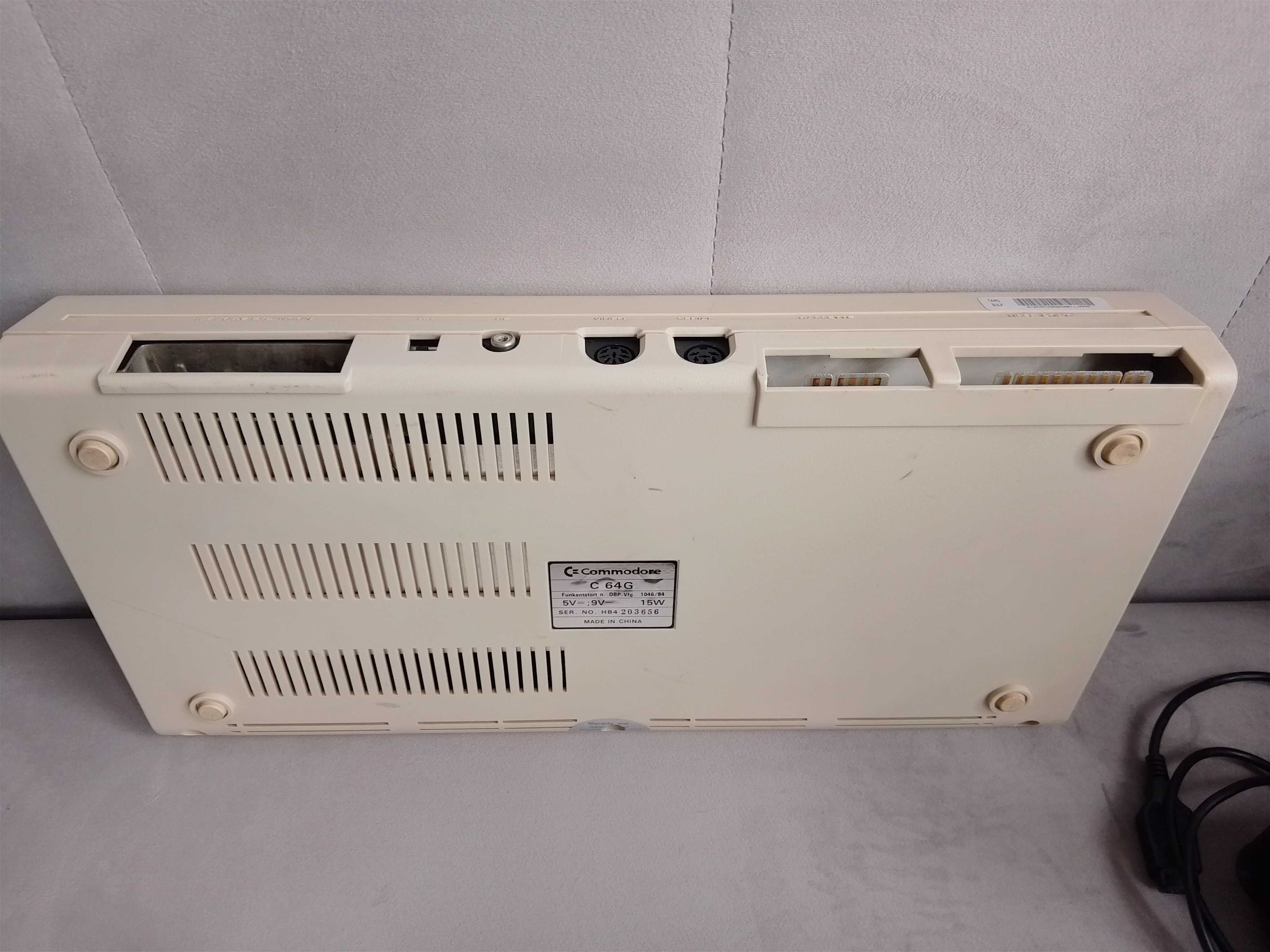 Commodore C64G / zestaw, kasety , joystick , cartridge