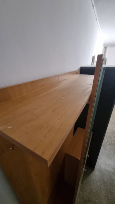 Szafka na korytarz z wieszkami, drążkiem i miejscem na buty