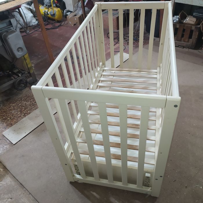 Дитячі меблі ліжечко гойдалка