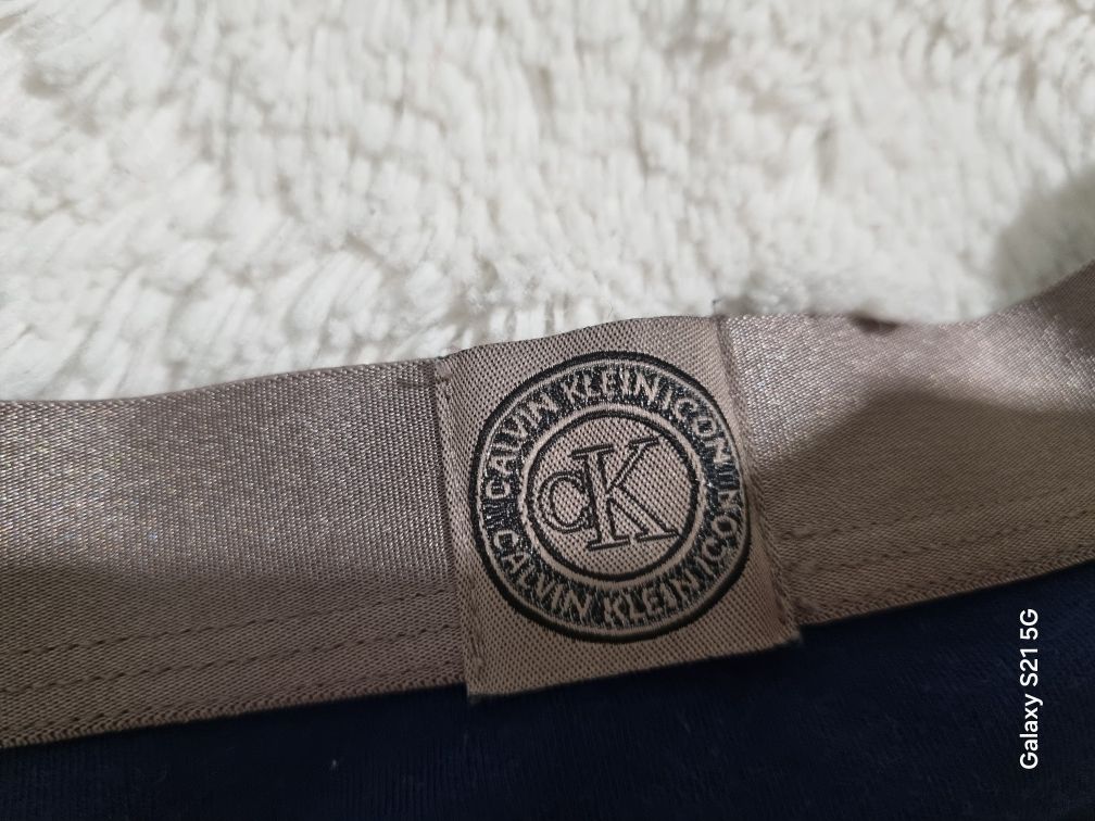 Calvin Klein - stringi. Rozmiar L