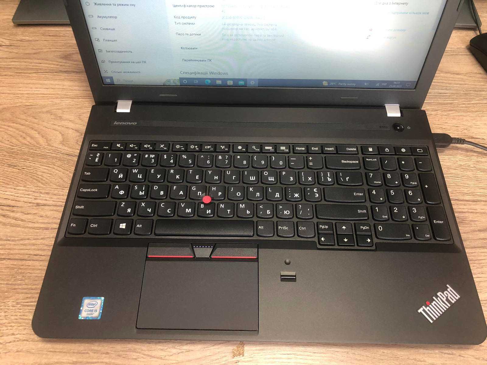 Ноутбук Lenovo ThinkPad E560 / i5-6200u / 16Gb DDR3 / 256Gb SSD