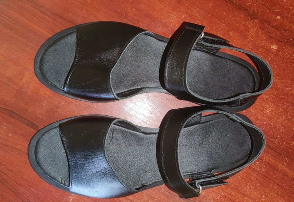 Продам новые босоножки.