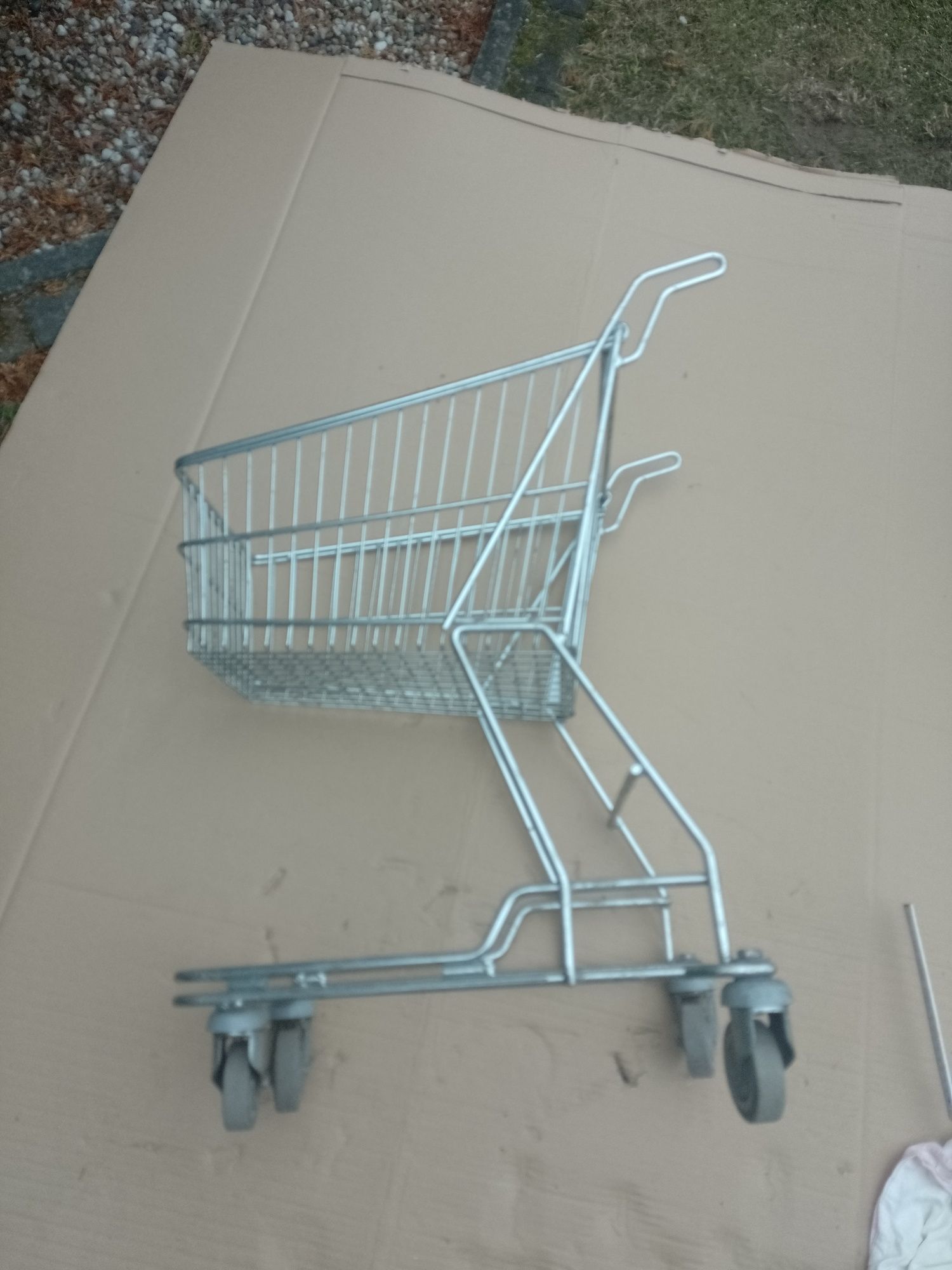 Wózek sklepowy zakupowy