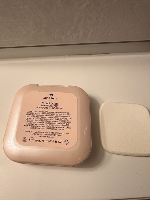 Puder w kamieniu Kiko