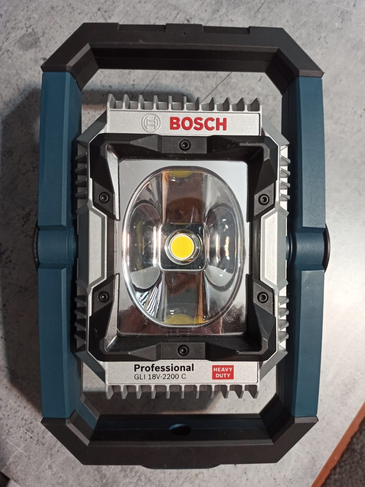 Lampa warsztatowa Bosch 2200lm