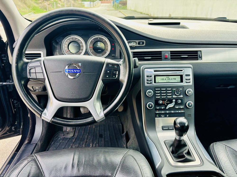 Volvo XC70 II Momentum 2.4 D5 AWD 215cv