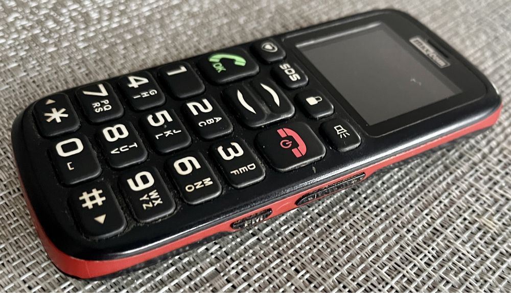 Telefon MaxCom MM428BB dla seniora