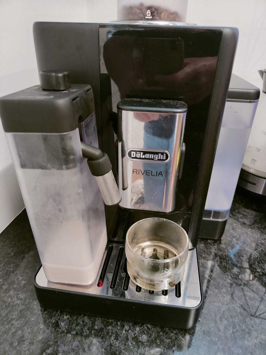 maquina de café delonghi rivelia
