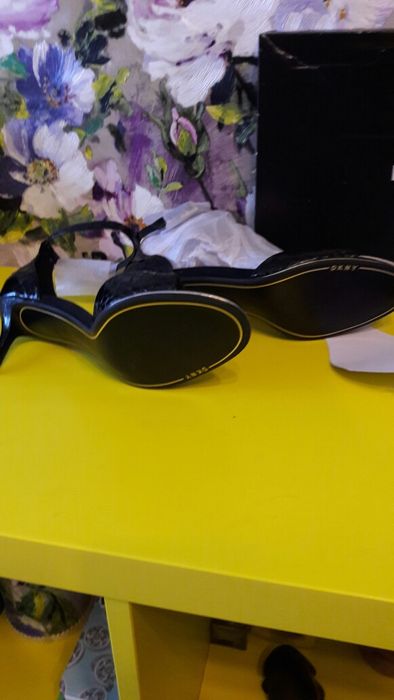 Сандали фирменные Donna Karan  кожа