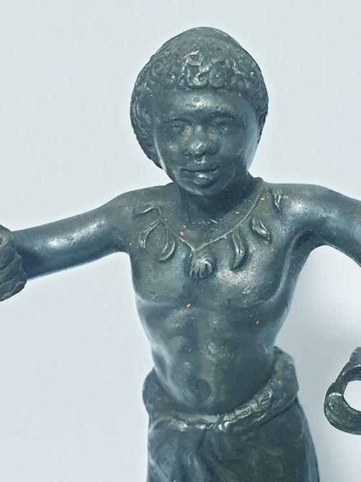 Antiga escultura incompleta- suporte de relógio de bolso e fosforeira