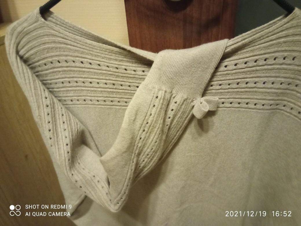Kremowy sweterek Quiosue