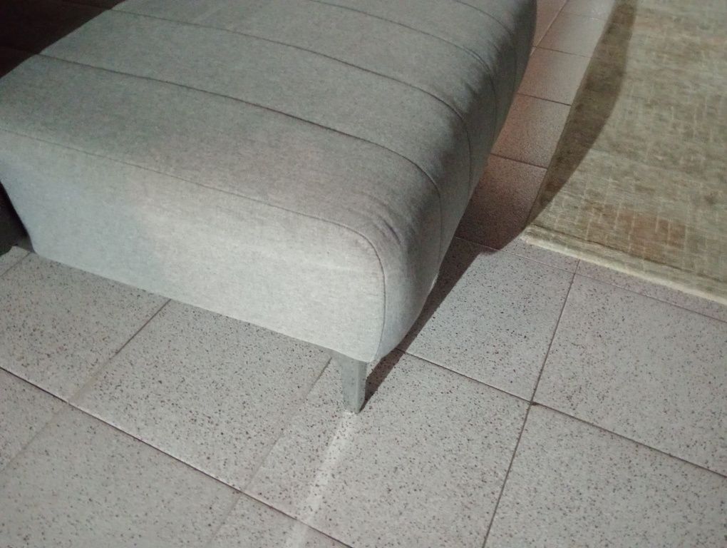 Sofá nunca usado faz de cama