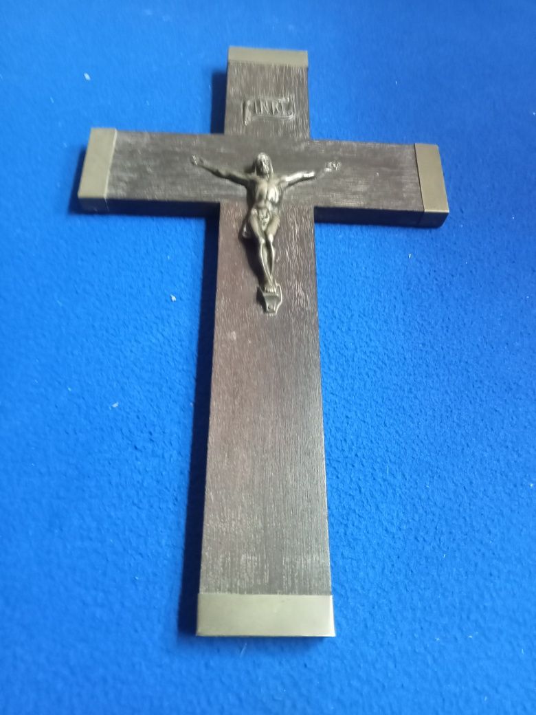 Crucifixo em pau santo e prata