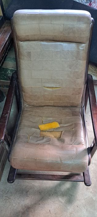 Vários móveis antigos