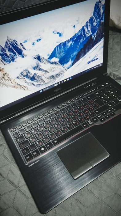 Ноутбук Fujitsu 15"6 U758  NVMe 256/16 Gb  i5-4 ядра 8 потоків сенсор