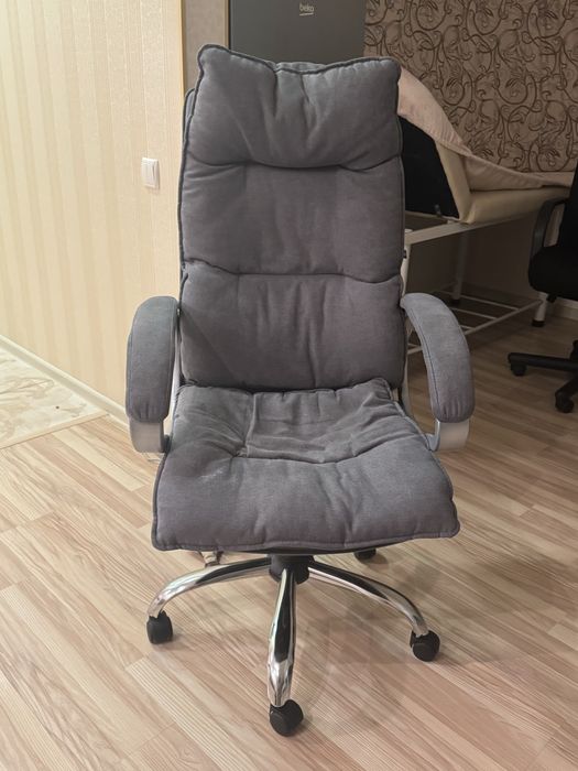 Офісне крісло Nowy Styl, стан нового, самовивіз (Київ)