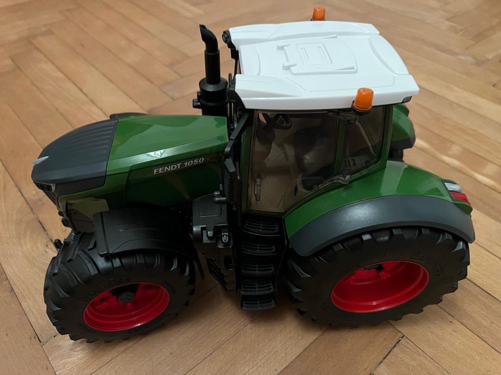 Bruder ciągnik rolniczy Fendt 1050 (04040)