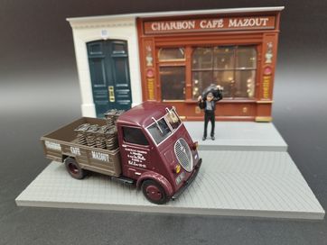 1:43 Diorama+ Model Peugeot DMA+ figurka