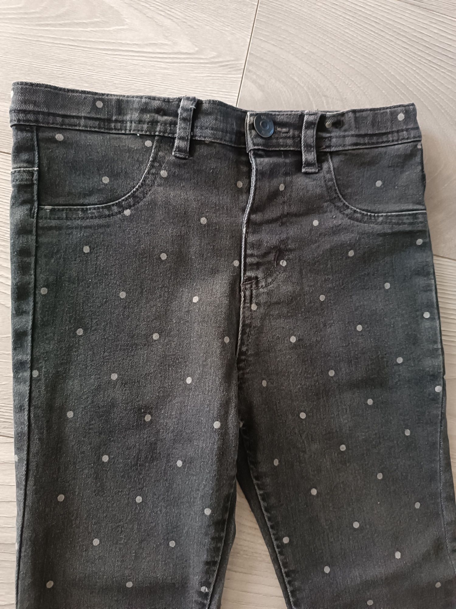 Spodnie jeansowe dla dziewczynki 134