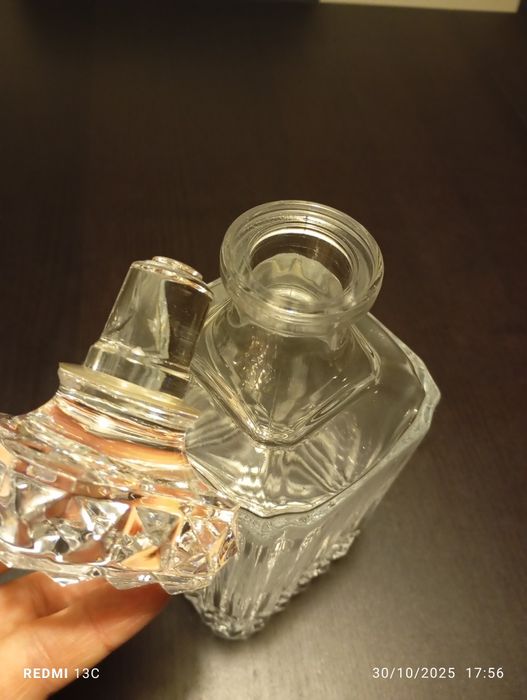 Garrafa de vidro transparente