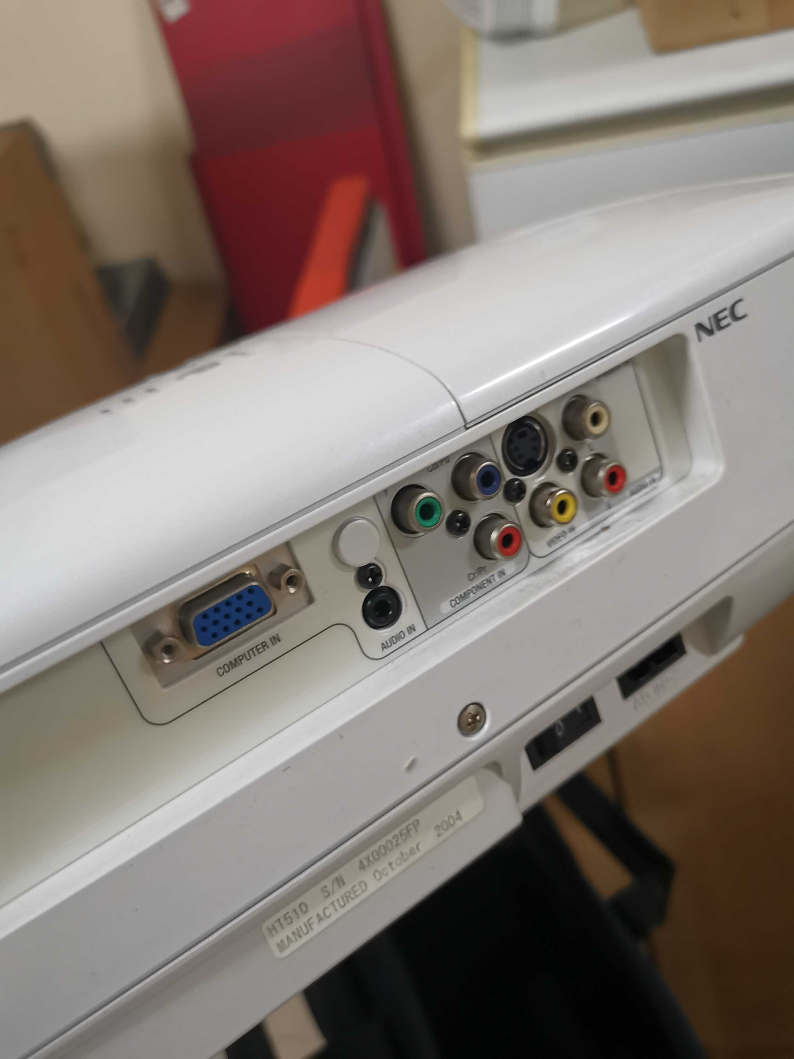 Projector nec com suporte de tecto