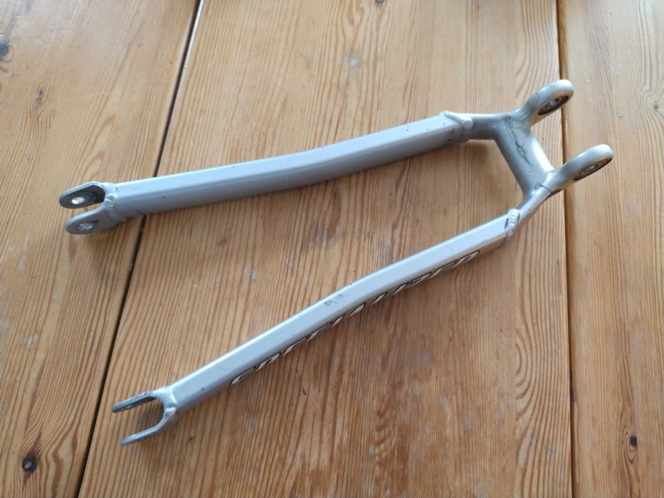 Uszkodzony dolny wahacz Specialized Enduro 2000/2001