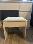 Biały taboret