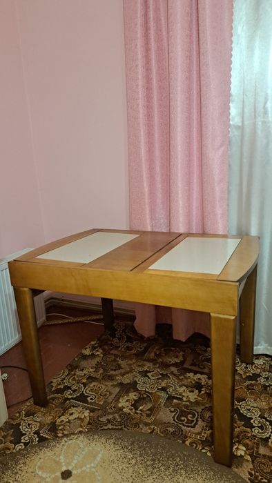 Продам стіл до кімнати.